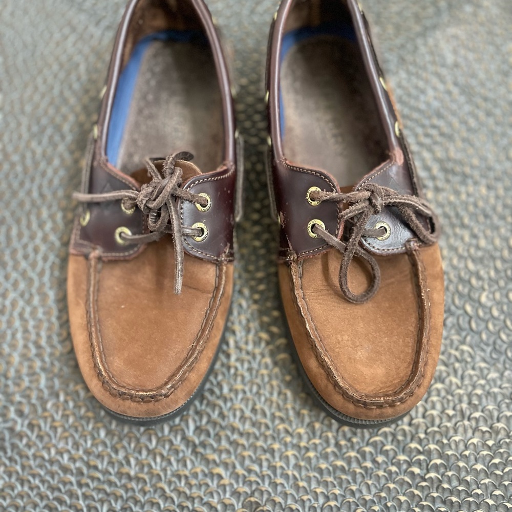 Sperry Brown Leather Boat Shoes with Moccasin Stitching